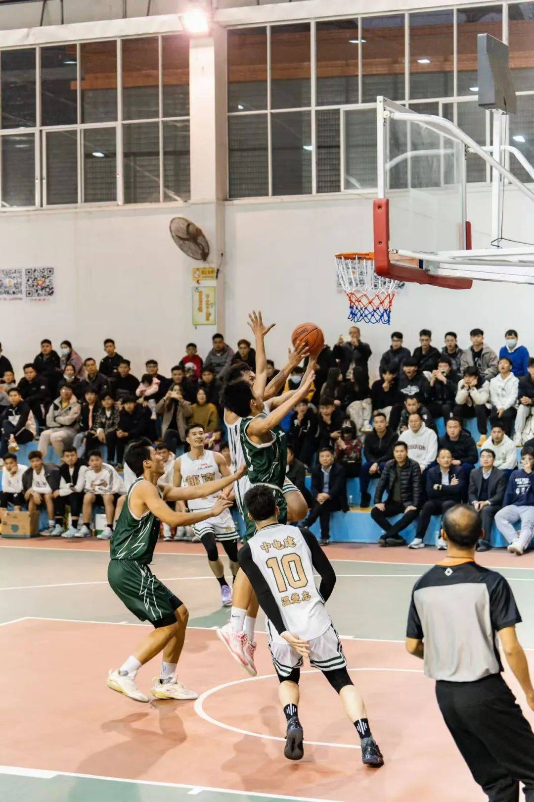 关于紧张气氛升级!篮球联赛比赛场上到处都是节奏感的信息 关于紧张气氛升级!篮球联赛比赛场上到处都是节奏感的信息