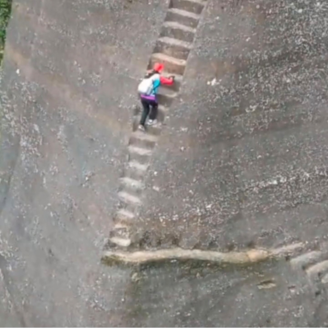 九游体育在线登录-惊心动魄！一场比赛中发生的惊险瞬间令人胆战心惊