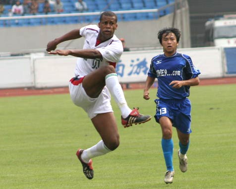 杭州绿城主场豪取胜利，继续向争冠冲刺的简单介绍