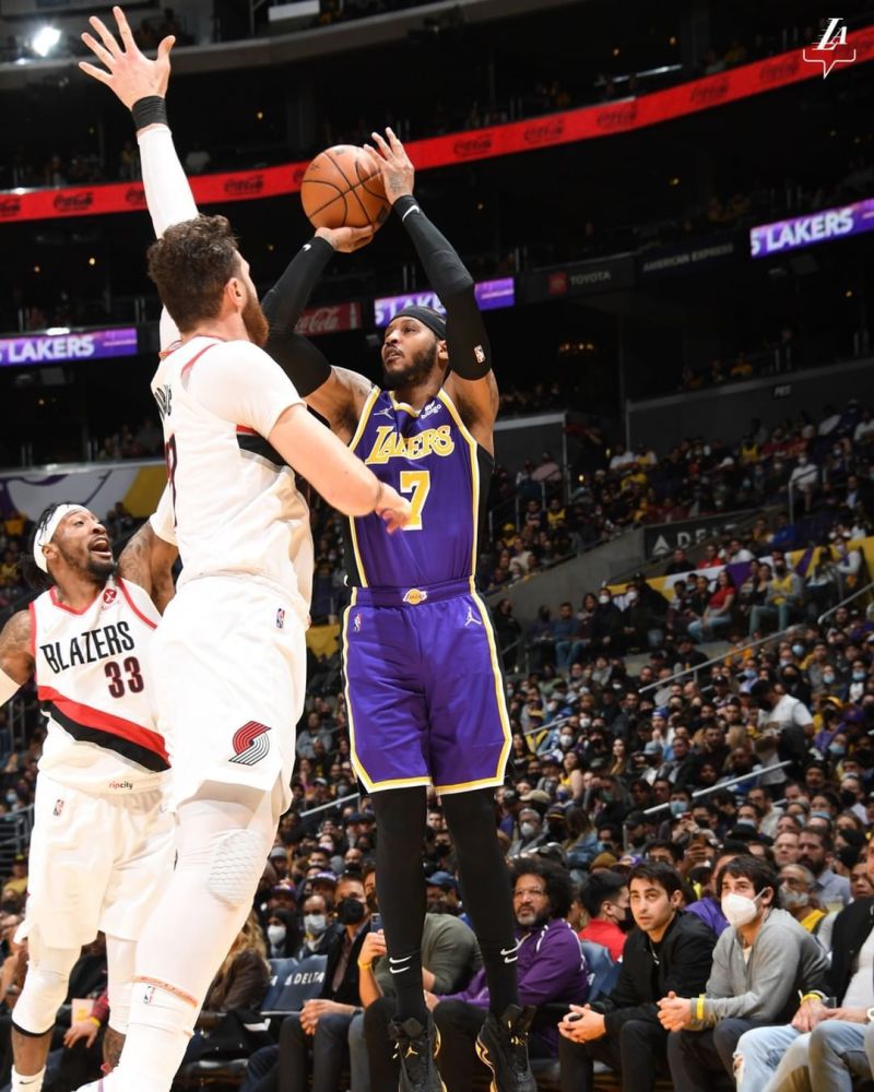 莫里斯空接暴扣助湖人取胜,摆脱连败阴霾的简单介绍 莫里斯空接暴扣助湖人取胜,摆脱连败阴霾的简单介绍