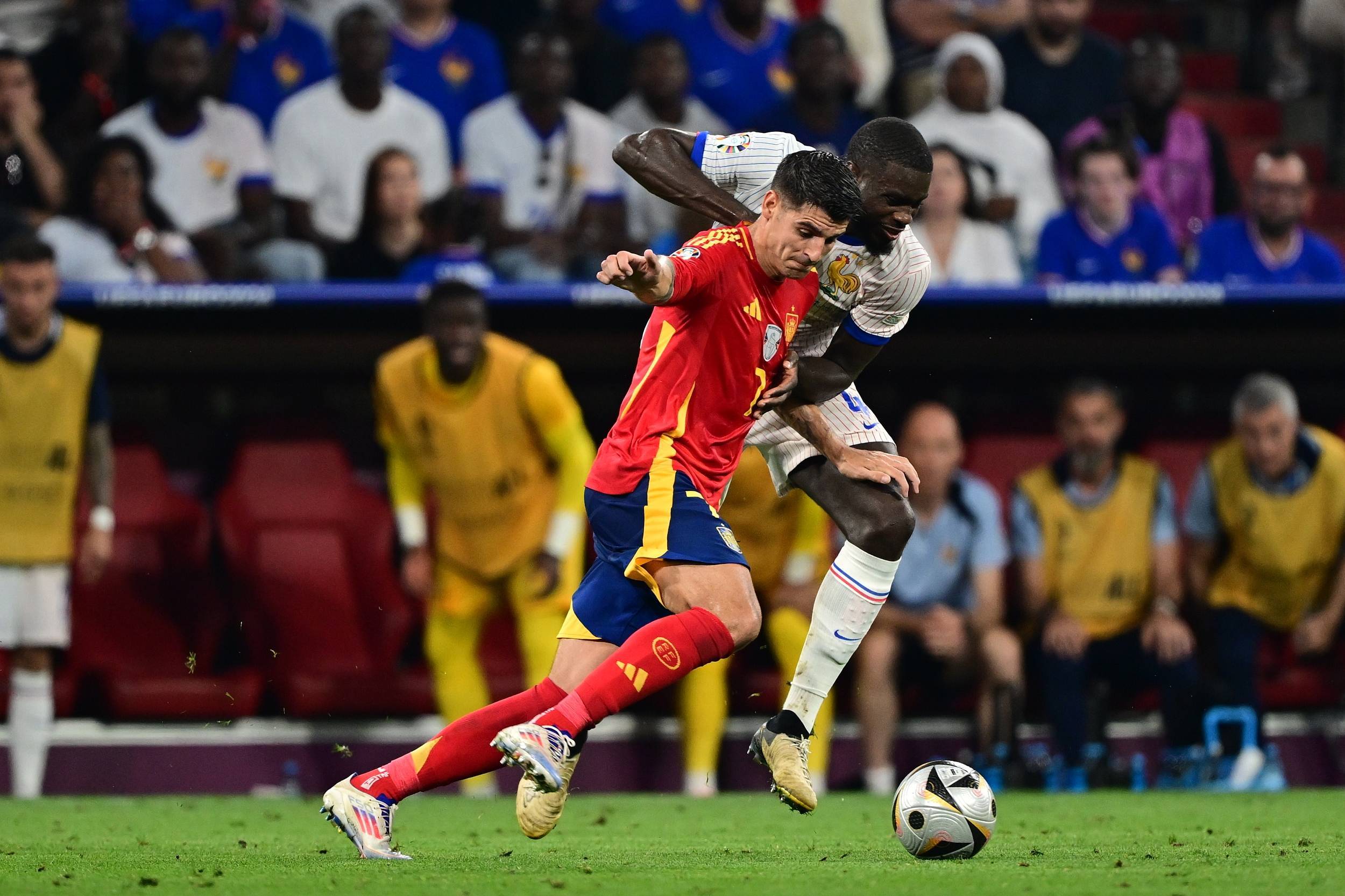 关于欧洲杯/决赛精彩不断,胜负之间瞬息万变的信息 关于欧洲杯/决赛精彩不断,胜负之间瞬息万变的信息