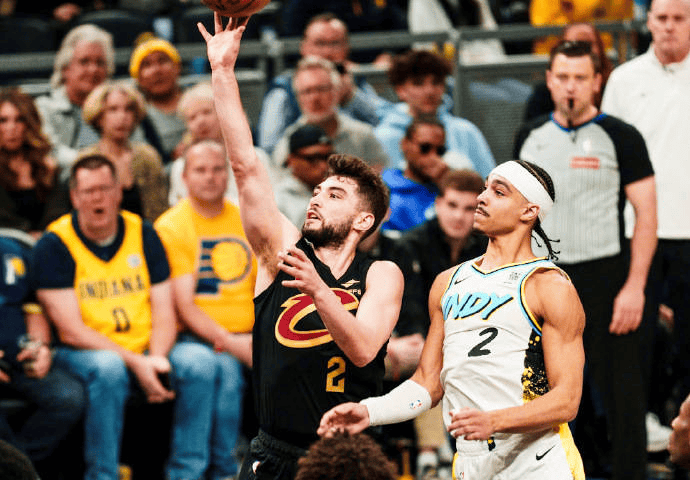 九游体育登录-步行者队全员出击，为胜利奋勇拼搏