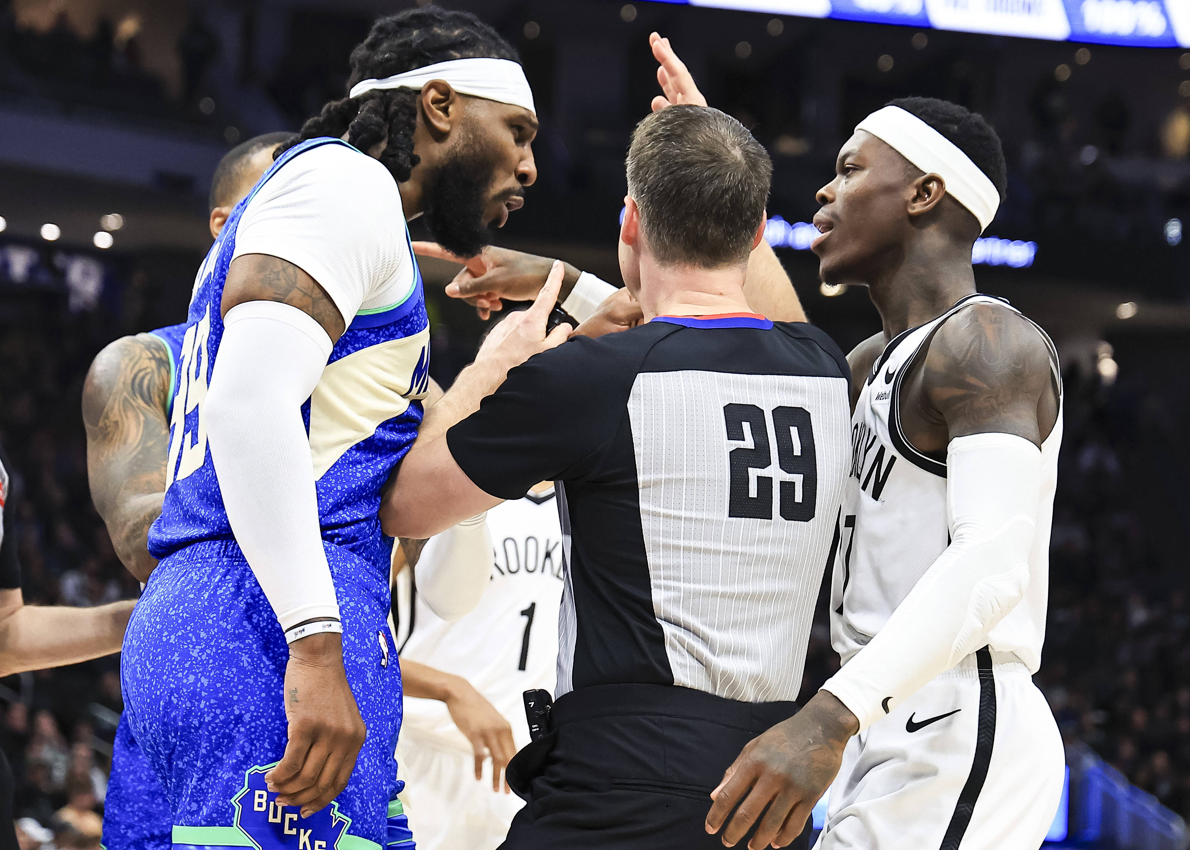 九游体育亚洲官网-篮球比赛紧张刺激，各队实力对决