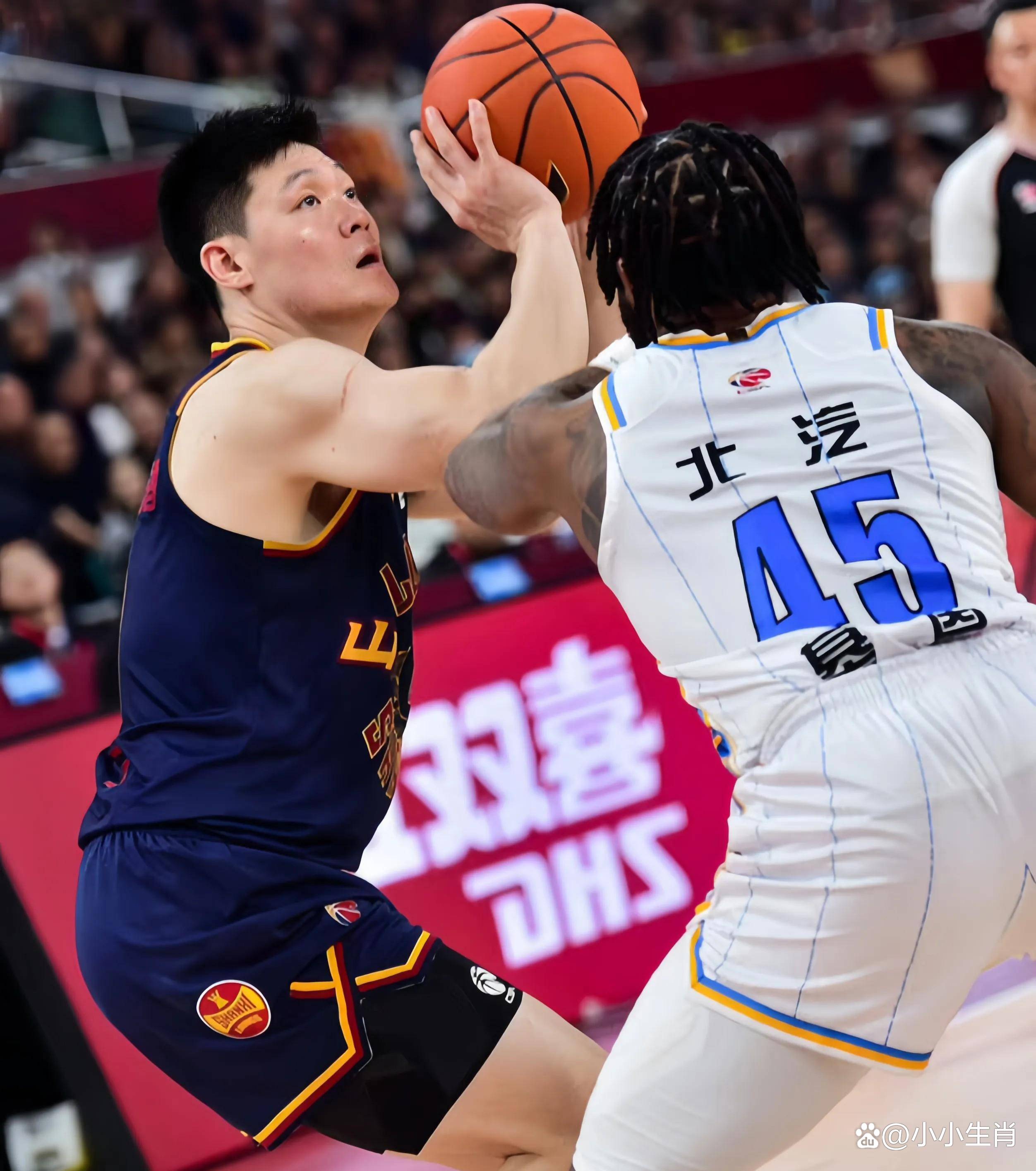 篮球比赛紧张刺激,各队实力对决 篮球比赛紧张刺激,各队实力对决