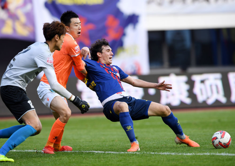 青岛黄海客场全快告捷,冲超前景一扫荣光的简单介绍 青岛黄海客场全快告捷,冲超前景一扫荣光的简单介绍