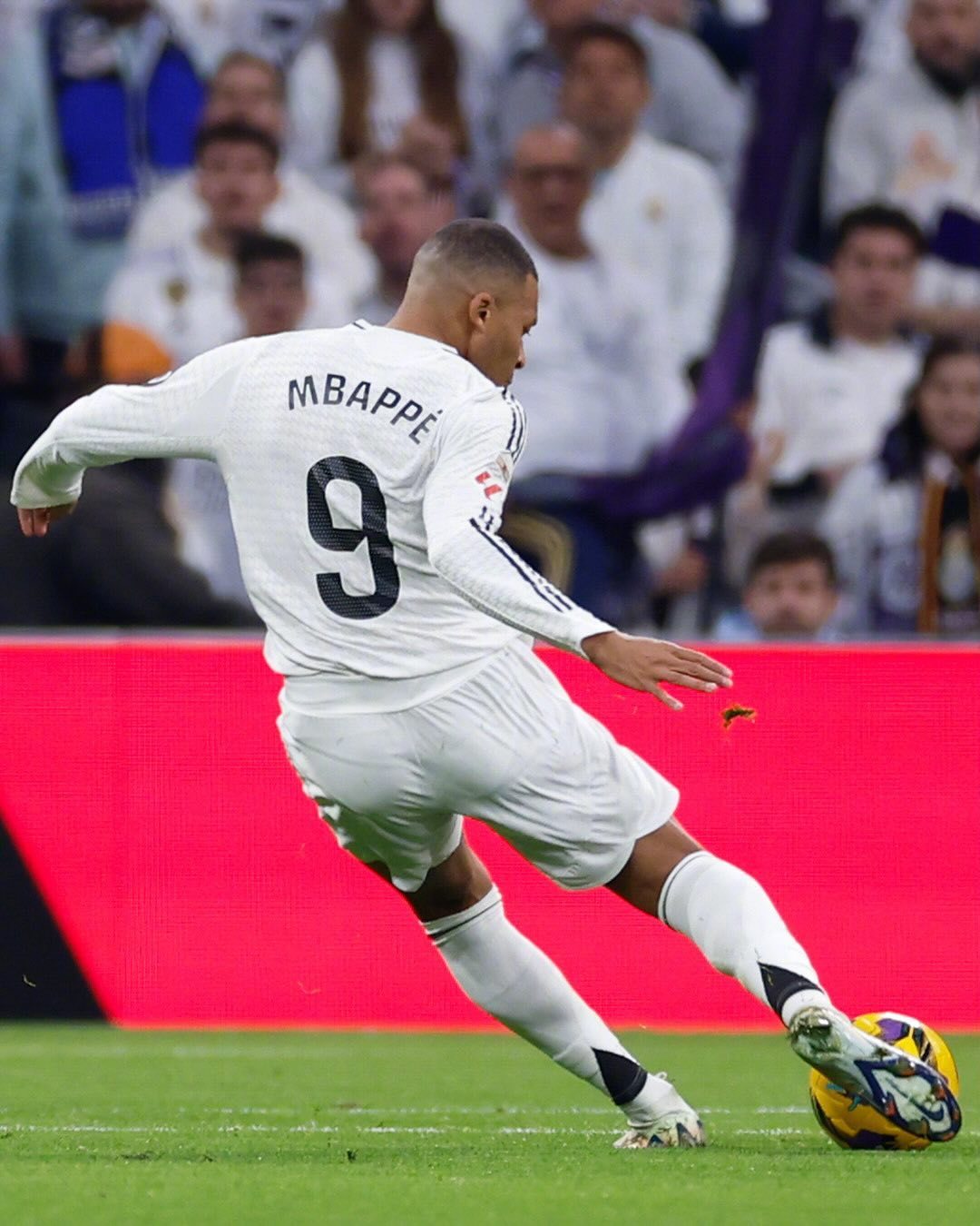 包含皇家马德里在比赛中获得悬殊胜利，士气高涨的词条