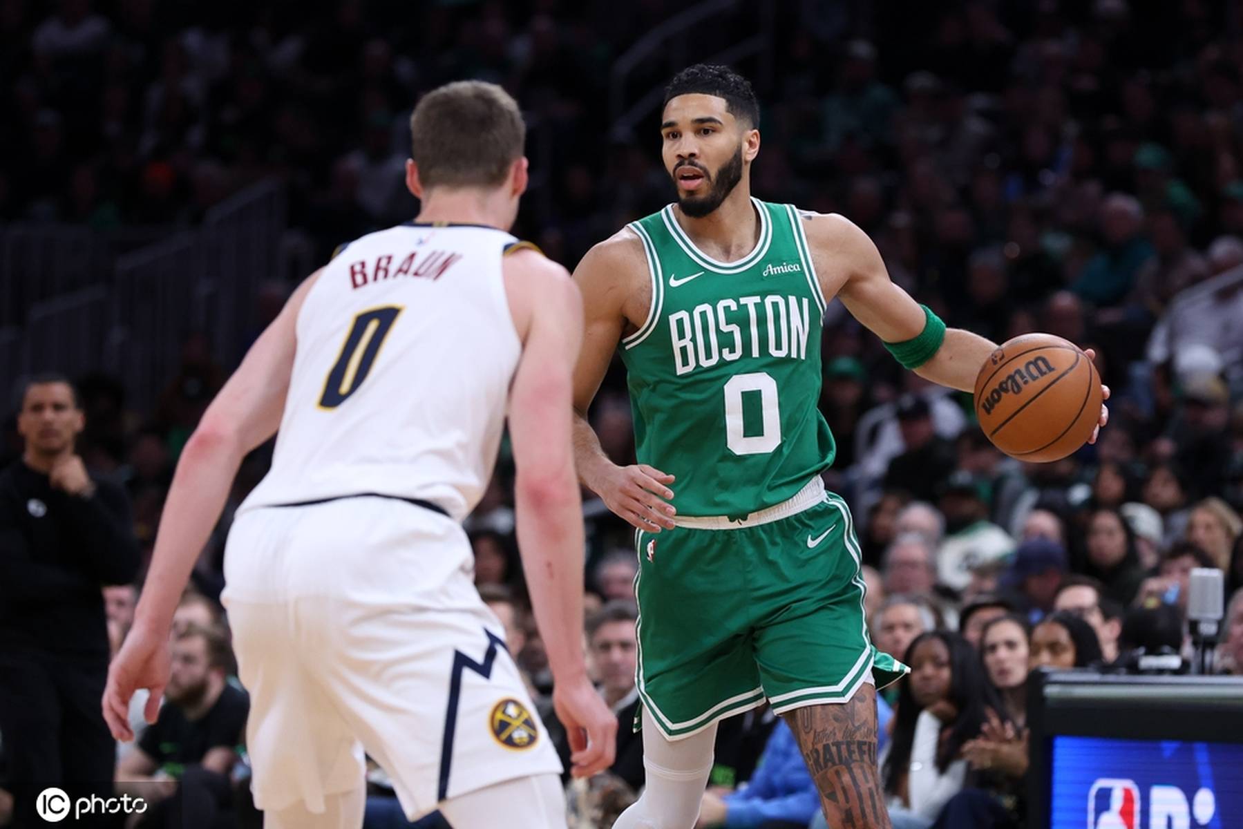 关于凯尔特人获胜赢下激烈对决表现稳扎稳打的信息