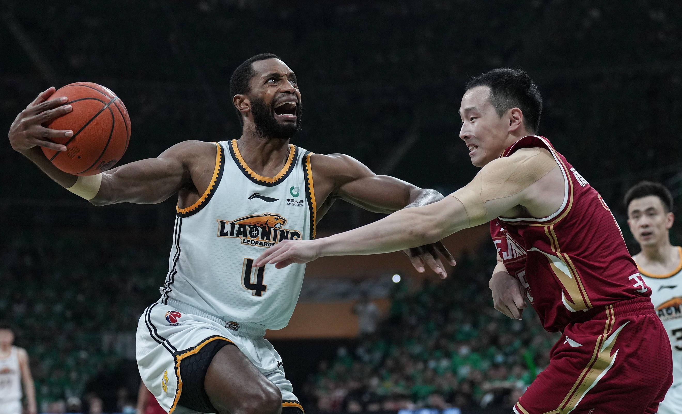 九游体育官方登录入口-包含吉马良防线稳固，延续出色防守表现的词条