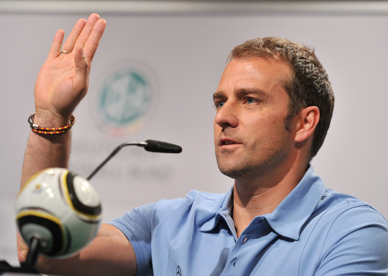 九游体育在线登录-关于里昂俱乐部主教练发布最新战术方案，备战下一场比赛的信息