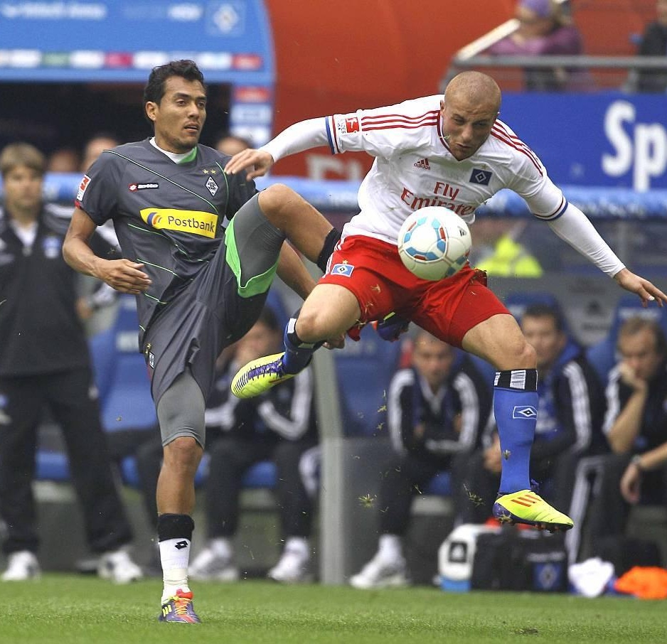 包含法兰克福后卫表现出色，备战对手柏林赫塔的词条