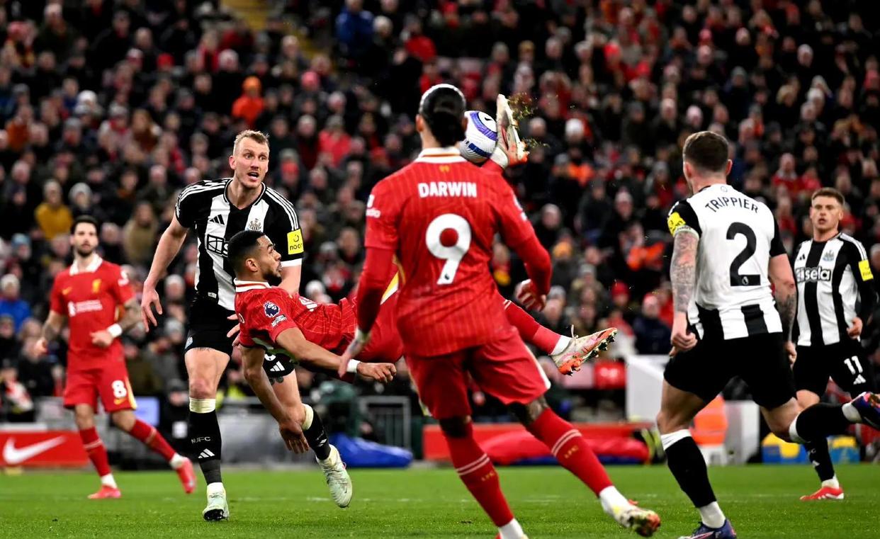 九游体育在线-尤文图斯与利物浦的激烈对抗引起关注