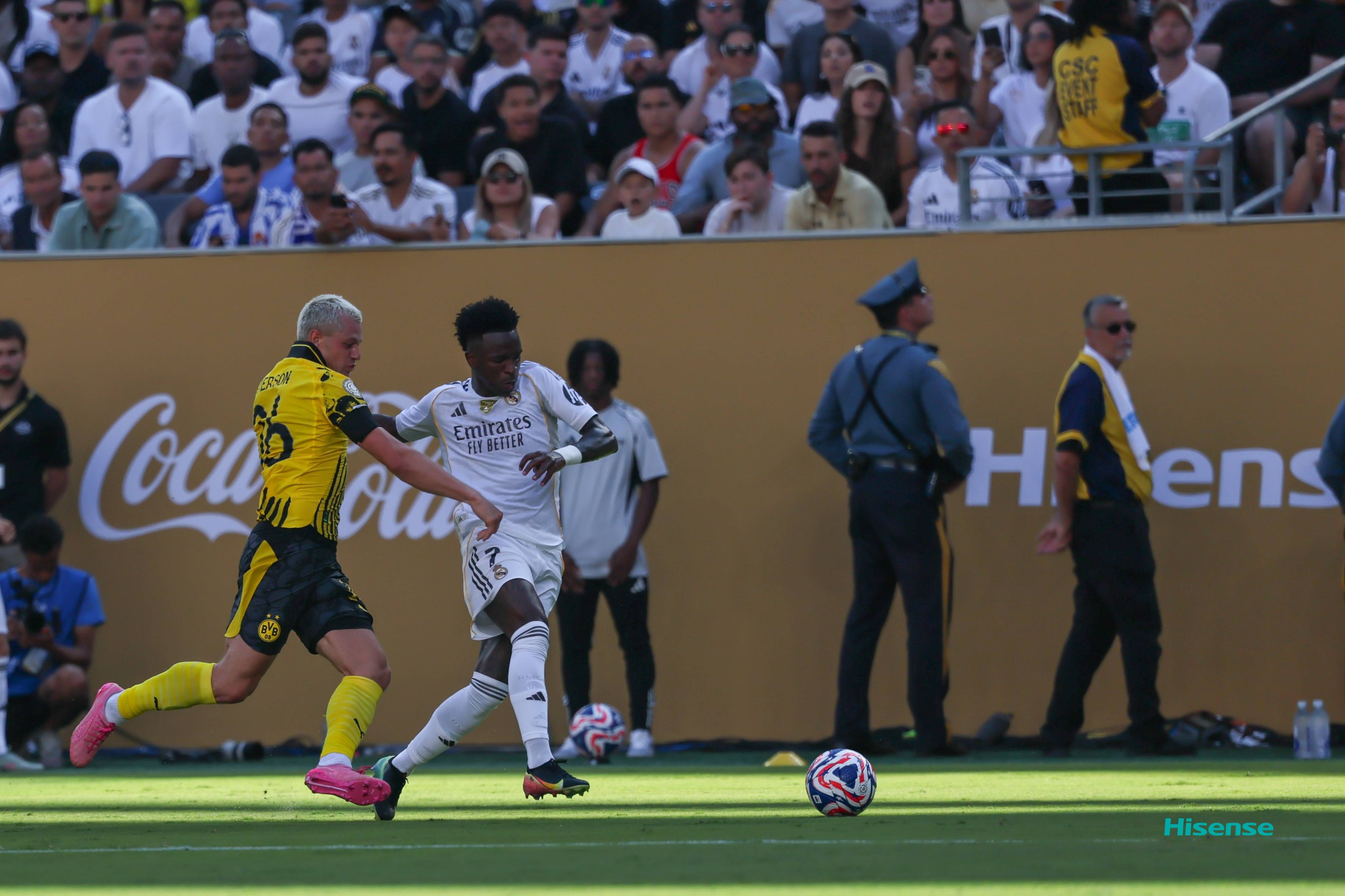 包含多特蒙德球员奋力拼搏，夺得胜利的词条