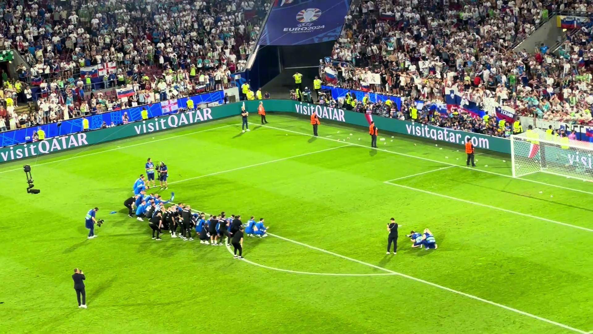 包含波斯尼亚备战欧锦赛,对阵斯洛文尼亚的词条 包含波斯尼亚备战欧锦赛,对阵斯洛文尼亚的词条