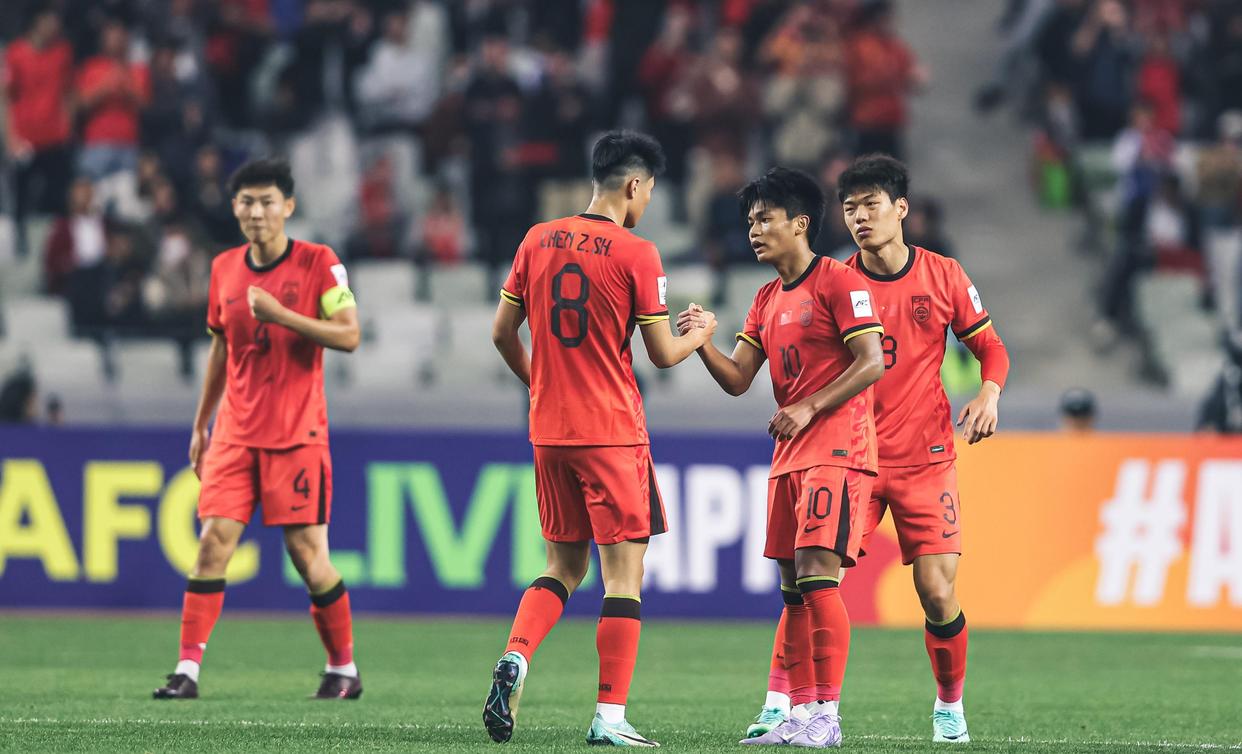 包含精彩瞬间：门将扑出关键点球，助球队晋级下一轮的词条