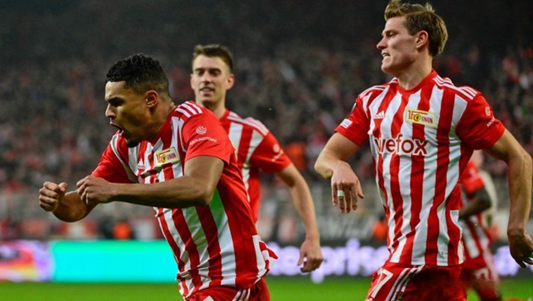 卡瓦尼进球，巴萨两回合胜利淘汰阿贾克斯