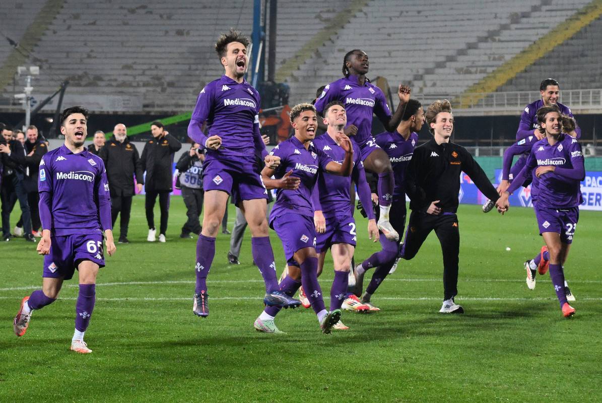 包含佛罗伦萨客场告负，球队连败遭遇低谷的词条