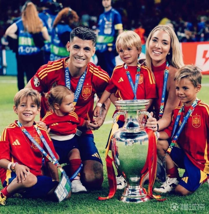 AC米兰球员晒出家庭幸福照片的简单介绍