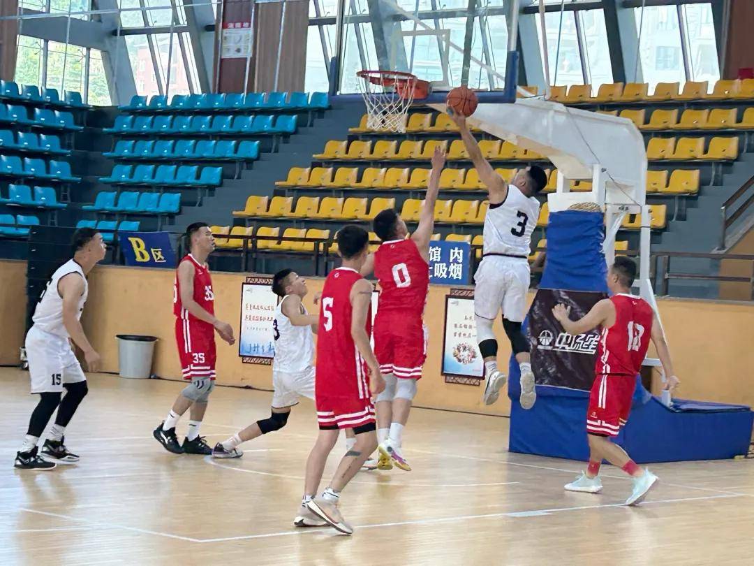 九游体育app下载-燃情狂欢：篮球比赛高潮迭起，精彩纷呈