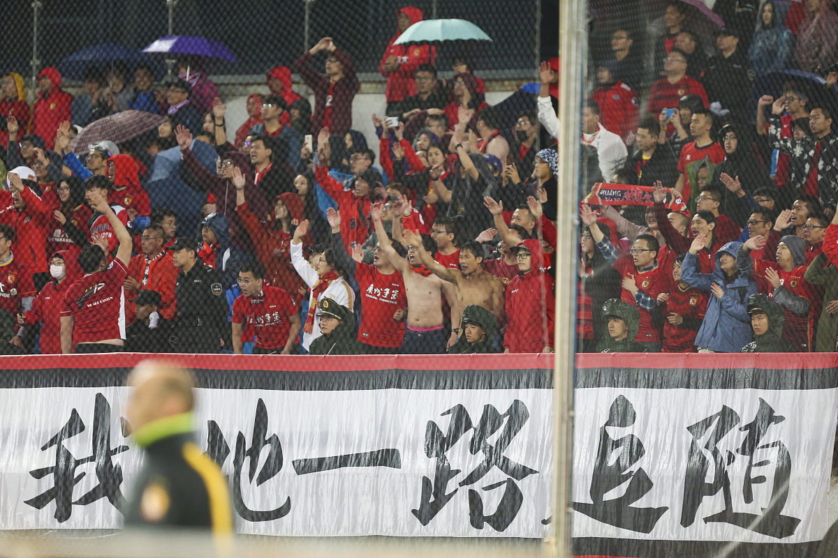 九游体育app下载-热血足球战役：球队为胜利全力以赴的简单介绍