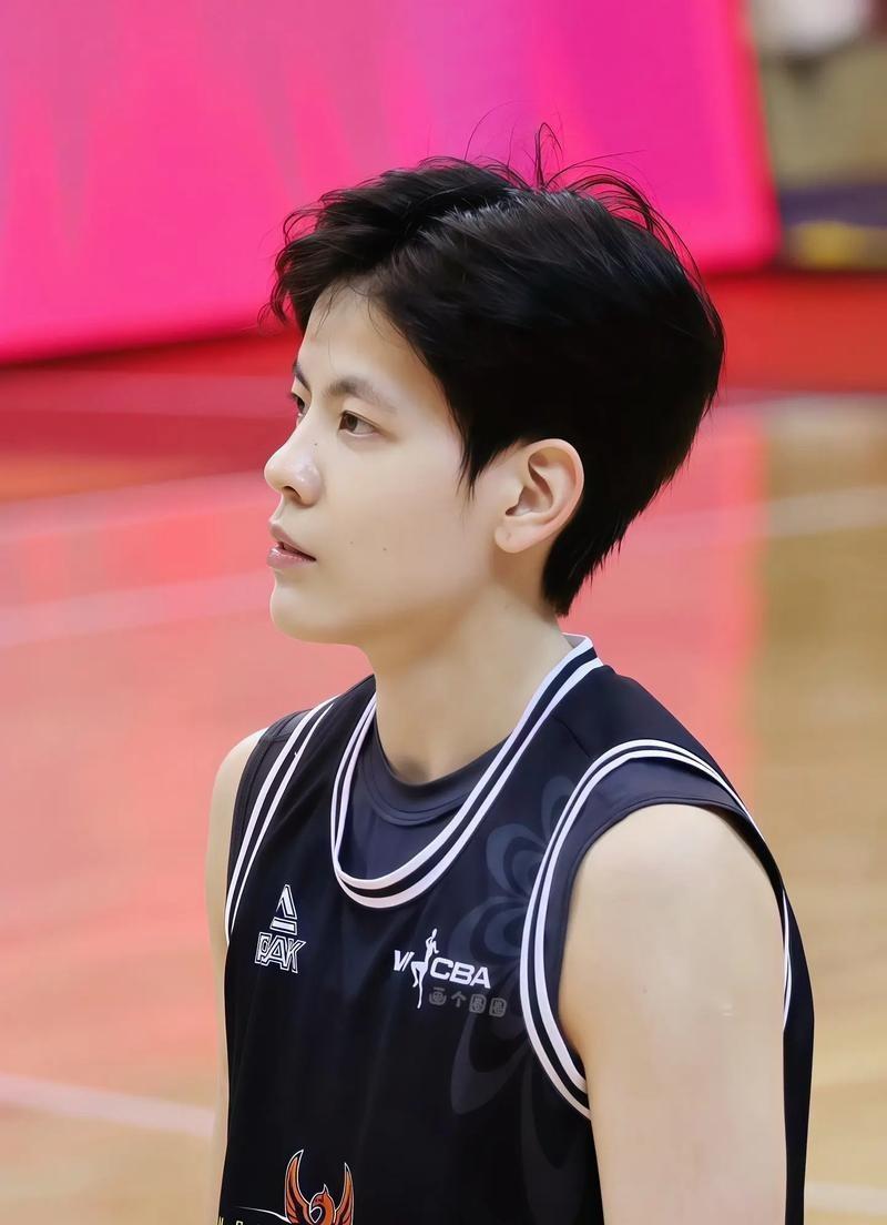 九游体育官方入口-熟悉面孔在篮球比赛中脱颖而出的简单介绍