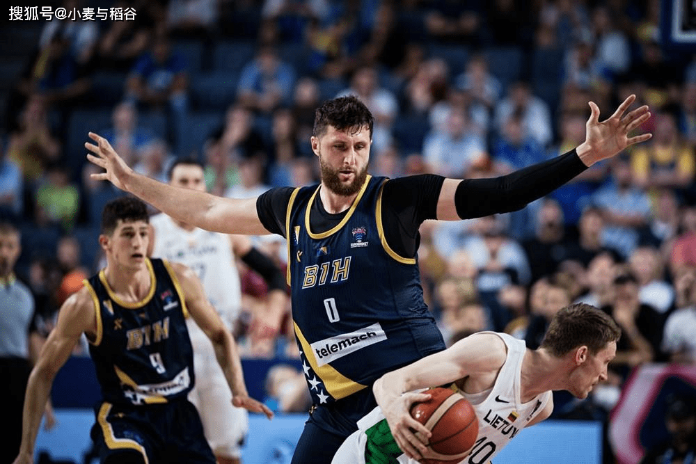 包含立陶宛球员在联赛中遭遇伤病暂时退赛的词条